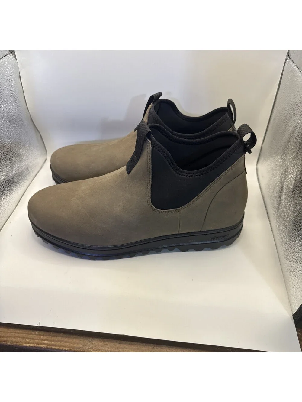 Men's Vibram Huckberry All Weather Storm Chelsea Boots Size 11 Mens